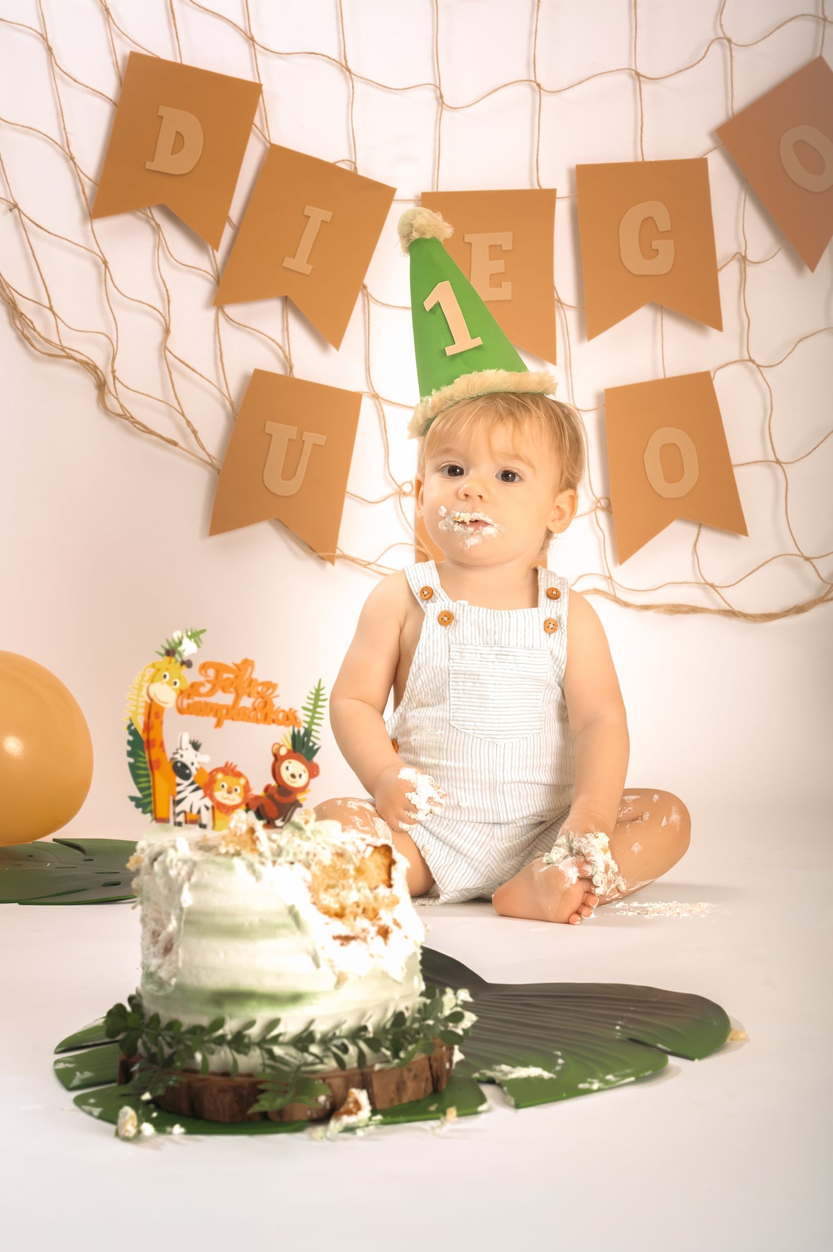 Bebé durante una sesión Smash Cake.
